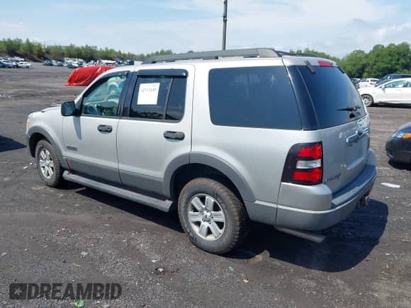 2006 Ford Explorer XLT z VIN 1FMEU73846ZA14049, wystawiony jako IAAI lot #42712449 z przebiegiem 177 760 mil mil oraz . Historia ofert i sprzedaży dostępna na DreamBid. Obrazek 3.