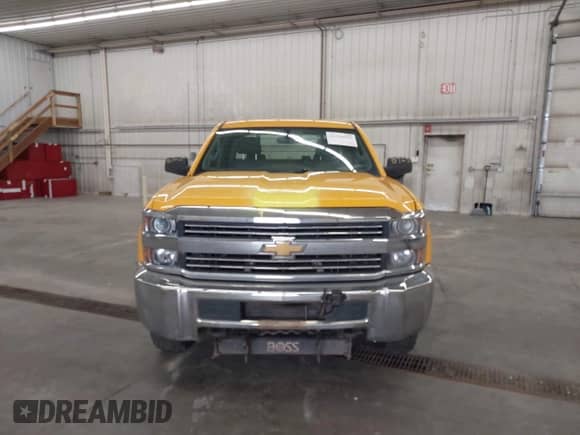 2015 Chevrolet Silverado 2500HD Work Truck z VIN 1GC1KUEG7FF622225, wystawiony jako IAAI lot #42516923 z przebiegiem 71 555 mil mil oraz . Historia ofert i sprzedaży dostępna na DreamBid. Obrazek 13.