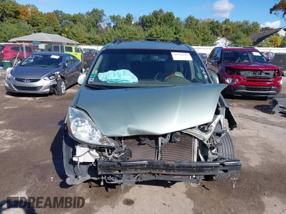 2010 Toyota Sienna XLE с VIN 5TDYK4CC3AS322446, выставлен на аукционе IAAI как лот 40596185 с пробегом Не указан миль и . История ставок и продаж доступна на DreamBid. Изображение 13.