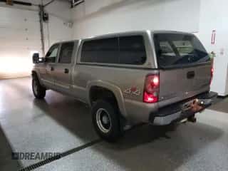 2003 Chevrolet Silverado 1500HD LS z VIN 1GCGK13U53F120908, wystawiony jako Copart lot #47984645 z przebiegiem 225 217 mil mil oraz Czysty tytuł • Clean title. Historia ofert i sprzedaży dostępna na DreamBid. Obrazek 2.