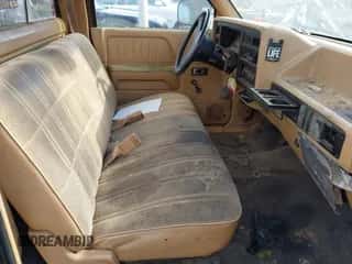 1989 Dodge Dakota SLT z VIN 1B7FL26X5KS160822, wystawiony jako IAAI lot #43544411 z przebiegiem 221 723 mil mil oraz . Historia ofert i sprzedaży dostępna na DreamBid. Obrazek 5.