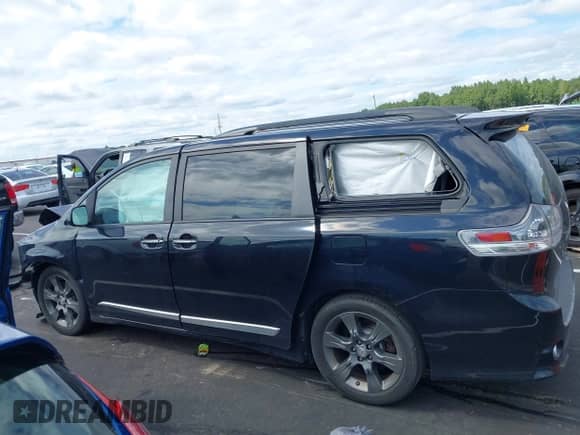 2016 Toyota Sienna SE with VIN 5TDXK3DC6GS757118, listed as a IAAI auction lot 43017654 with 116,578 mi miles and . Bid and sale history available at DreamBid. Image 14.