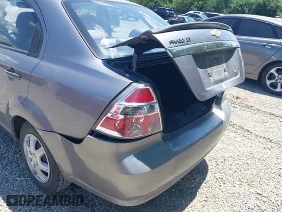 2009 Chevrolet Aveo 1LT с VIN KL1TD56E79B613999, выставлен на аукционе IAAI как лот 42648812 с пробегом 108 891 миль миль и . История ставок и продаж доступна на DreamBid. Изображение 6.