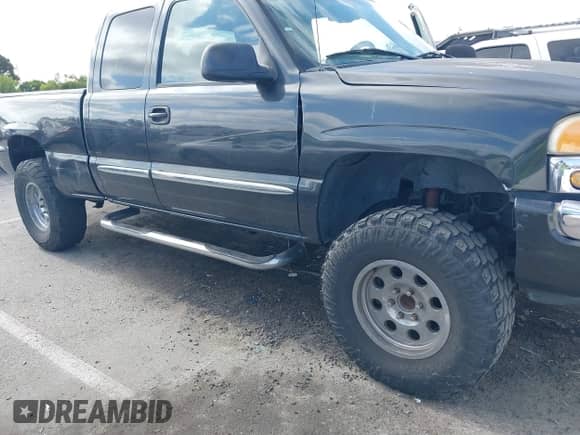 2005 GMC Sierra 1500 SLE с VIN 2GTEC19T151262217, выставлен на аукционе IAAI как лот 42430424 с пробегом 250 214 миль миль и . История ставок и продаж доступна на DreamBid. Изображение 6.