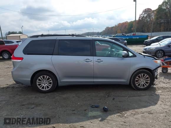 2013 Toyota Sienna XLE AAS with VIN 5TDYK3DC1DS392332, listed as a IAAI auction lot 40968544 with 129,081 mi miles and . Bid and sale history available at DreamBid. Image 14.