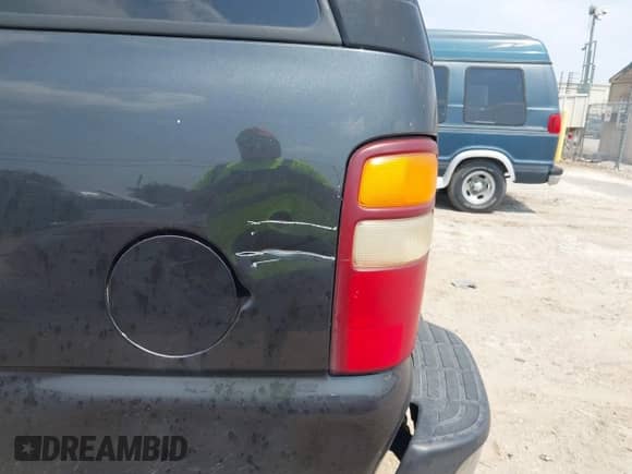 2003 Chevrolet Suburban LS с VIN 3GNEC16Z73G101956, выставлен на аукционе IAAI как лот 42270204 с пробегом 241 451 миль миль и . История ставок и продаж доступна на DreamBid. Изображение 13.