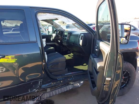 2017 Chevrolet Silverado 2500HD LT z VIN 1GC2KVEG5HZ180122, wystawiony jako IAAI lot #43302524 z przebiegiem 113 073 mil mil oraz . Historia ofert i sprzedaży dostępna na DreamBid. Obrazek 5.