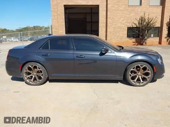 2015 Chrysler 300 S с VIN 2C3CCABG9FH922537, выставлен на аукционе IAAI как лот 43510505 с пробегом 123 960 миль миль и . История ставок и продаж доступна на DreamBid. Изображение 13.