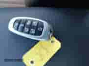 2022 Hyundai Santa Fe Calligraphy z VIN 5NMS5DAL0NH457943, wystawiony jako IAAI lot #43413533 z przebiegiem 107 539 mil mil oraz . Historia ofert i sprzedaży dostępna na DreamBid. Obrazek 11.