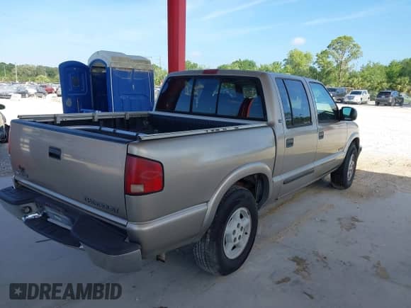 2002 Chevrolet S-10 LS с VIN 1GCDT13W52K116400, выставлен на аукционе IAAI как лот 41954055 с пробегом 176 972 миль миль и . История ставок и продаж доступна на DreamBid. Изображение 4.