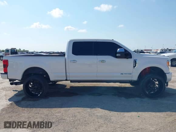 2018 Ford F-250 Platinum с VIN 1FT7W2BT9JEB70913, выставлен на аукционе IAAI как лот 42948775 с пробегом 93 463 миль миль и . История ставок и продаж доступна на DreamBid. Изображение 13.