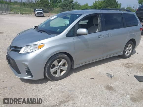 2019 Toyota Sienna LE Auto Access Seat with VIN 5TDKZ3DC3KS006914, listed as a IAAI auction lot 42700169 with 175,376 mi miles and . Bid and sale history available at DreamBid. Image 17.