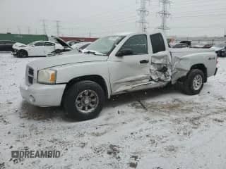 2007 Dodge Dakota SLT with VIN 1D7HW42K67S137763, listed as a Copart auction lot 44906855 with 109,735 mi miles and Salvage title. Bid and sale history available at DreamBid. Image 1.