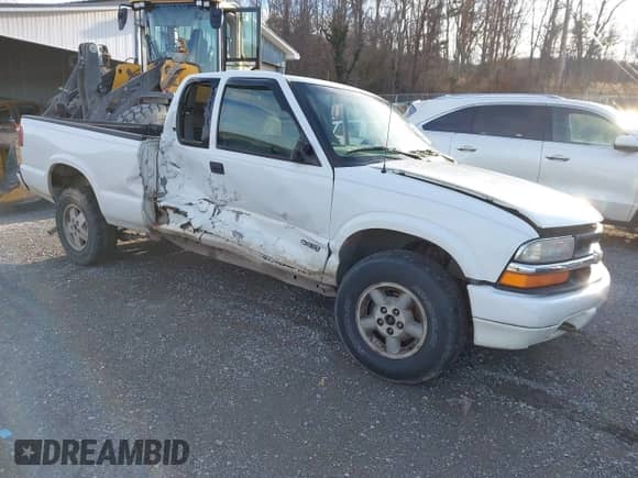 2000 Chevrolet S-10 LS с VIN 1GCDT19WXYK212880, выставлен на аукционе IAAI как лот 41532876 с пробегом 168 080 миль миль и . История ставок и продаж доступна на DreamBid. Изображение 1.