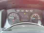 2013 Ford F-150 XL z VIN 1FTMF1EM6DKE84610, wystawiony jako Copart lot #50074155 z przebiegiem 272 671 mil mil oraz Czysty tytuł • Clean title. Historia ofert i sprzedaży dostępna na DreamBid. Obrazek 9.