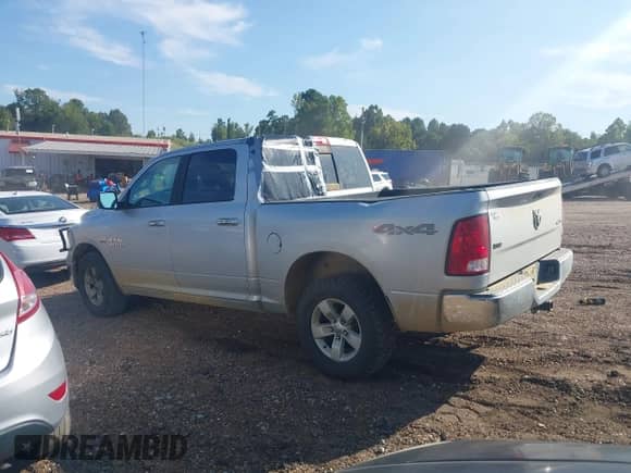 2018 Ram 1500 Big Horn z VIN 1C6RR7LT3JS289366, wystawiony jako IAAI lot #43159203 z przebiegiem 115 237 mil mil oraz . Historia ofert i sprzedaży dostępna na DreamBid. Obrazek 14.