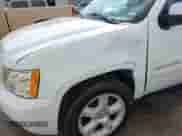 2007 Chevrolet Suburban LTZ z VIN 3GNFC16J47G100560, wystawiony jako IAAI lot #42432799 z przebiegiem 233 595 mil mil oraz . Historia ofert i sprzedaży dostępna na DreamBid. Obrazek 6.