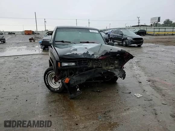 1989 Chevrolet Silverado 1500 с VIN 1GCDC14K6KZ165608, выставлен на аукционе Copart как лот 82457915 с пробегом 208 638 миль миль и Списание • Salvage title. История ставок и продаж доступна на DreamBid. Изображение 13.