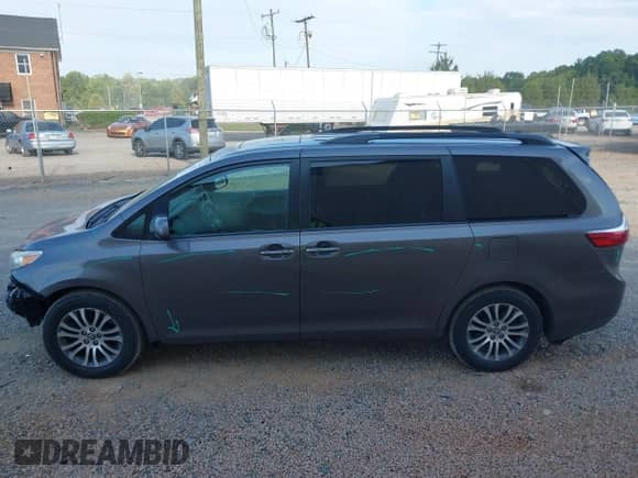 2018 Toyota Sienna XLE Auto Access Seat with VIN 5TDYZ3DC8JS955965, listed as a IAAI auction lot 42839374 with 156,617 mi miles and . Bid and sale history available at DreamBid. Image 14.