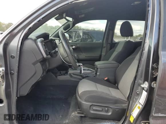 2022 Toyota Tacoma TRD Off Road with VIN 3TMCZ5AN4NM515100, listed as a Copart auction lot 84576995 with 33,917 mi miles and Salvage title. Bid and sale history available at DreamBid. Image 7.