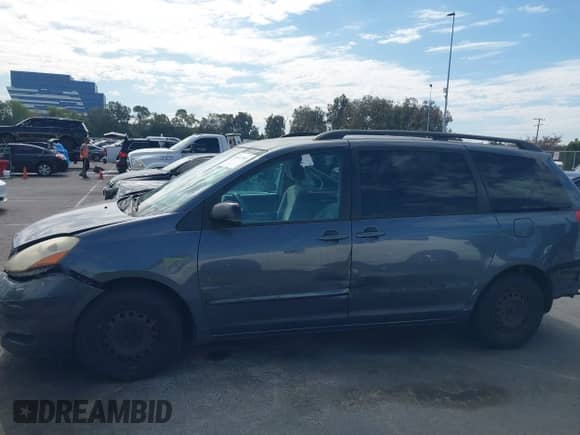 2007 Toyota Sienna LE с VIN 5TDZK23C77S066359, выставлен на аукционе IAAI как лот 43412501 с пробегом 187 210 миль миль и . История ставок и продаж доступна на DreamBid. Изображение 17.