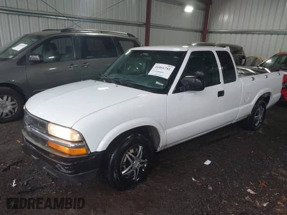 2003 Chevrolet S-10 LS с VIN 1GCCS19X238277865, выставлен на аукционе IAAI как лот 41866781 с пробегом 167 504 миль миль и . История ставок и продаж доступна на DreamBid. Изображение 17.