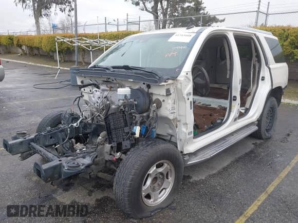 2015 Cadillac Escalade Luxury with VIN 1GYS3BKJ0FR204300, listed as a IAAI auction lot 41743008 with Not provided miles and . Bid and sale history available at DreamBid. Image 2.