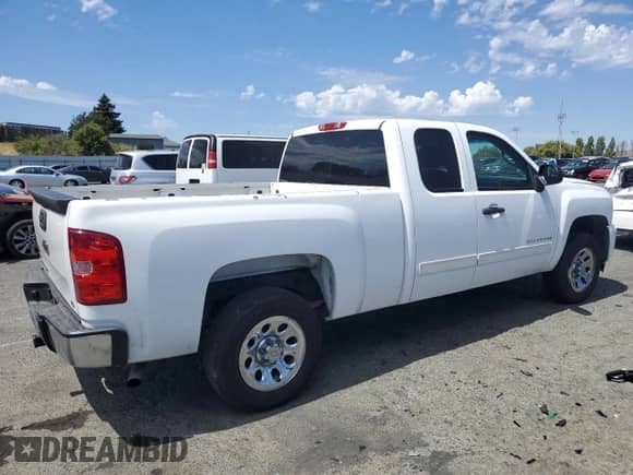 2011 Chevrolet Silverado 1500 LS z VIN 1GCRCREA2BZ443432, wystawiony jako Copart lot #65905145 z przebiegiem 393 760 mil mil oraz Szkoda całkowita • Salvage title. Historia ofert i sprzedaży dostępna na DreamBid. Obrazek 3.
