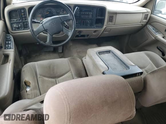 2004 Chevrolet Silverado 2500HD LS z VIN 1GCHK23U04F194278, wystawiony jako Copart lot #83757055 z przebiegiem 261 583 mil mil oraz Czysty tytuł • Clean title. Historia ofert i sprzedaży dostępna na DreamBid. Obrazek 8.