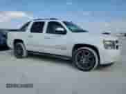 2009 Chevrolet Avalanche 2LT z VIN 3GNEC22049G265381, wystawiony jako Copart lot #77637224 z przebiegiem 131 688 mil mil oraz Szkoda całkowita • Salvage title. Historia ofert i sprzedaży dostępna na DreamBid. Obrazek 4.