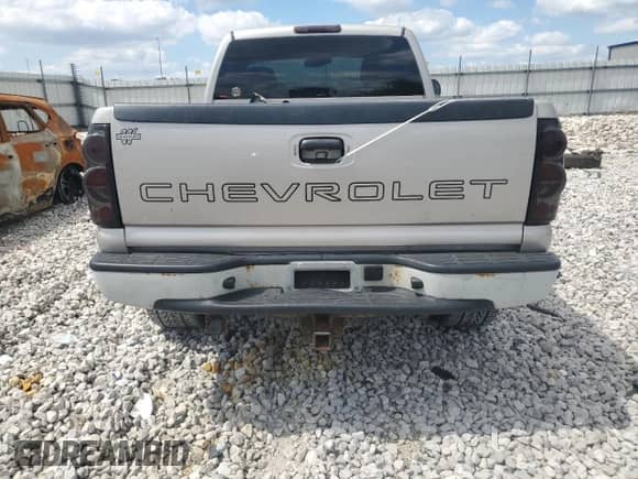 2006 Chevrolet Silverado 1500 Work Truck с VIN 3GCEK14V06G190270, выставлен на аукционе Copart как лот 69216335 с пробегом 110 347 миль миль и Списание • Salvage title. История ставок и продаж доступна на DreamBid. Изображение 6.