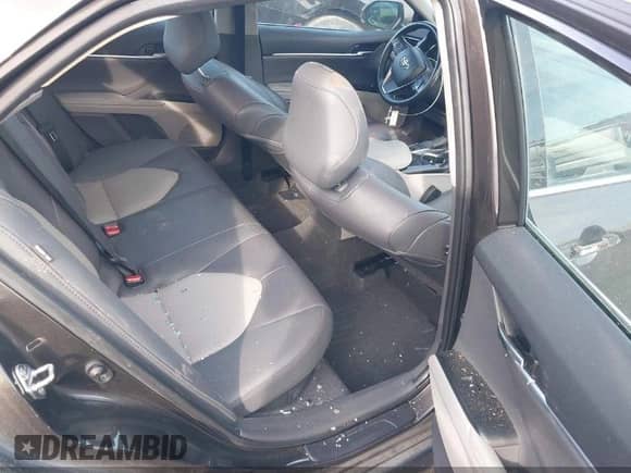 2020 Toyota Camry Hybrid XLE z VIN 4T1F31AK7LU525329, wystawiony jako IAAI lot #42515706 z przebiegiem 76 763 mil mil oraz . Historia ofert i sprzedaży dostępna na DreamBid. Obrazek 7.