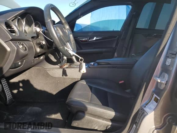 2014 Mercedes-Benz C 250 Sport z VIN WDDGF4HB0EA960064, wystawiony jako Copart lot #86602195 z przebiegiem 175 617 mil mil oraz Szkoda całkowita • Salvage title. Historia ofert i sprzedaży dostępna na DreamBid. Obrazek 7.