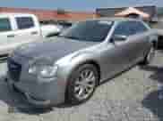 2017 Chrysler 300 Limited z VIN 2C3CCARG9HH552506, wystawiony jako Copart lot #80709055 z przebiegiem 226 803 mil mil oraz Czysty tytuł • Clean title. Historia ofert i sprzedaży dostępna na DreamBid. Obrazek 1.