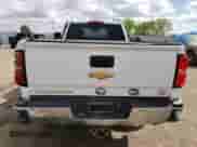 2017 Chevrolet Silverado 2500HD Work Truck z VIN 1GC0CUEGXHZ281705, wystawiony jako Copart lot #53397584 z przebiegiem 225 918 mil mil oraz Szkoda całkowita • Salvage title. Historia ofert i sprzedaży dostępna na DreamBid. Obrazek 6.