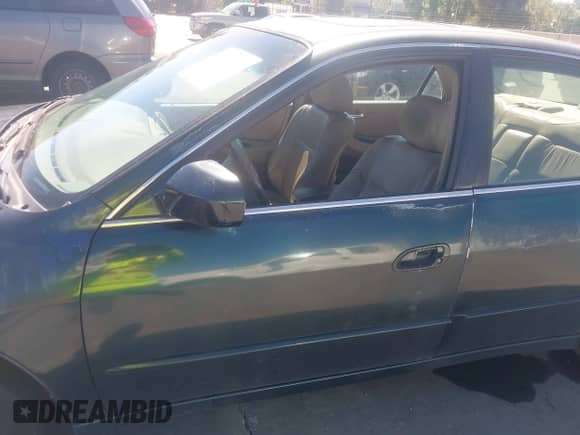 1998 Honda Accord EX with VIN 1HGCG5659WA265271, listed as a IAAI auction lot 42931099 with 255,704 mi miles and . Bid and sale history available at DreamBid. Image 6.