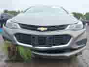 2017 Chevrolet Cruze LT z VIN 3G1BE5SM0HS560704, wystawiony jako IAAI lot #42342079 z przebiegiem 119 153 mil mil oraz . Historia ofert i sprzedaży dostępna na DreamBid. Obrazek 12.