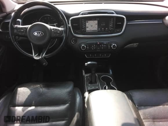 2018 Kia Sorento SX z VIN 5XYPKDA58JG430770, wystawiony jako Copart lot #67569855 z przebiegiem 193 741 mil mil oraz Czysty tytuł • Clean title. Historia ofert i sprzedaży dostępna na DreamBid. Obrazek 8.