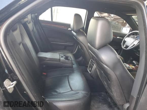 2014 Chrysler 300 z VIN 2C3CCARG6EH181560, wystawiony jako Copart lot #46650245 z przebiegiem 131 331 mil mil oraz Szkoda całkowita • Salvage title. Historia ofert i sprzedaży dostępna na DreamBid. Obrazek 10.