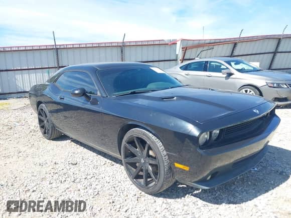 2009 Dodge Challenger SE with VIN 2B3LJ44V39H609889, listed as a IAAI auction lot 43322010 with 176,988 mi miles and . Bid and sale history available at DreamBid. Image 1.