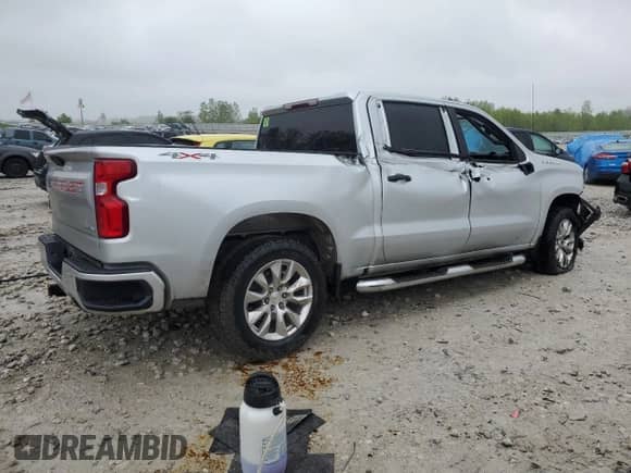 2020 Chevrolet Silverado 1500 Custom с VIN 1GCUYBEFXLZ258111, выставлен на аукционе Copart как лот 57604535 с пробегом 72 365 миль миль и На запчасти • Non repairable. История ставок и продаж доступна на DreamBid. Изображение 3.