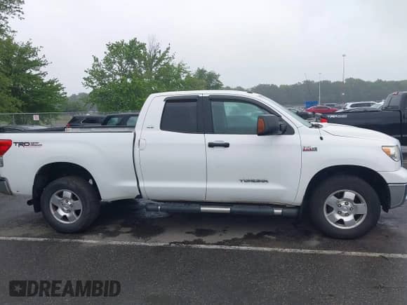 2011 Toyota Tundra с VIN 5TFUY5F18BX180586, выставлен на аукционе IAAI как лот 42495251 с пробегом 102 463 миль миль и . История ставок и продаж доступна на DreamBid. Изображение 13.