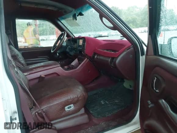 1995 Chevrolet Tahoe с VIN 1GNEC13K3SJ392069, выставлен на аукционе IAAI как лот 42192301 с пробегом 182 262 миль миль и . История ставок и продаж доступна на DreamBid. Изображение 5.