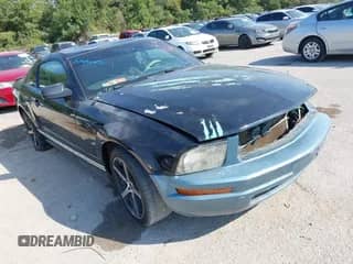 2007 Ford Mustang Deluxe with VIN 1ZVFT80N975359577, listed as a IAAI auction lot 43262080 with 184,214 mi miles and . Bid and sale history available at DreamBid. Image 1.
