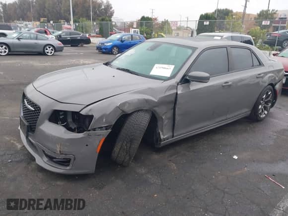 2017 Chrysler 300 S с VIN 2C3CCABG2HH599709, выставлен на аукционе IAAI как лот 42190665 с пробегом 80 681 миль миль и . История ставок и продаж доступна на DreamBid. Изображение 2.