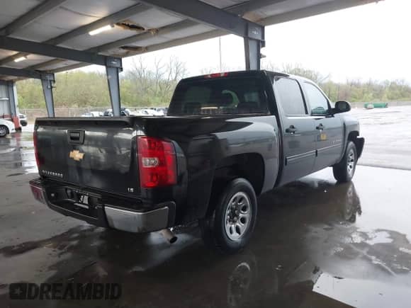 2013 Chevrolet Silverado 1500 LS z VIN 3GCPCREA6DG172384, wystawiony jako IAAI lot #41864124 z przebiegiem 249 337 mil mil oraz . Historia ofert i sprzedaży dostępna na DreamBid. Obrazek 4.