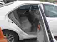 2011 Toyota Camry LE z VIN 4T4BF3EK7BR121804, wystawiony jako IAAI lot #43501491 z przebiegiem 82 376 mil mil oraz . Historia ofert i sprzedaży dostępna na DreamBid. Obrazek 8.