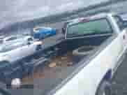 2000 Chevrolet Silverado 1500 z VIN 1GCEC14V6YE419087, wystawiony jako IAAI lot #38916431 z przebiegiem Nie podano mil oraz . Historia ofert i sprzedaży dostępna na DreamBid. Obrazek 8.