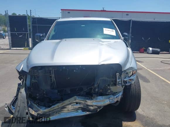 2018 Ram 1500 Big Horn z VIN 1C6RR7LT1JS276230, wystawiony jako IAAI lot #42501686 z przebiegiem 158 840 mil mil oraz . Historia ofert i sprzedaży dostępna na DreamBid. Obrazek 12.