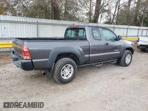 2015 Toyota Tacoma PreRunner with VIN 5TFTX4GN9FX039509, listed as a Copart auction lot 43815055 with 175,462 mi miles and Salvage title. Bid and sale history available at DreamBid. Image 3.